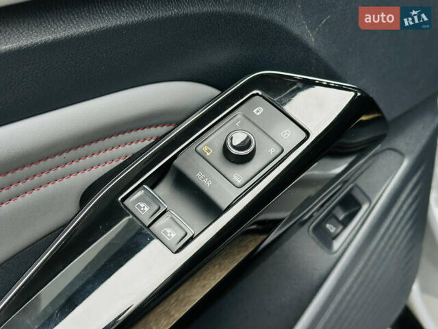 Серый Фольксваген ID.4, объемом двигателя 0 л и пробегом 74 тыс. км за 28000 $, фото 27 на Automoto.ua