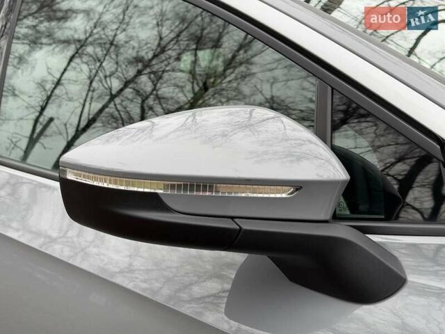 Сірий Фольксваген ID.4, об'ємом двигуна 0 л та пробігом 77 тис. км за 22350 $, фото 8 на Automoto.ua