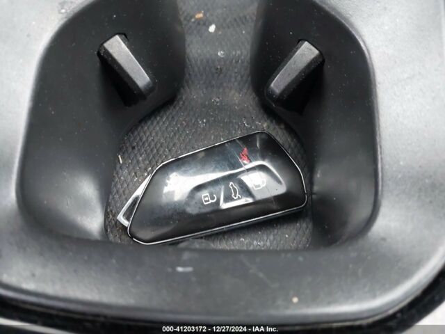 Серый Фольксваген ID.4, объемом двигателя 0 л и пробегом 141 тыс. км за 14300 $, фото 10 на Automoto.ua