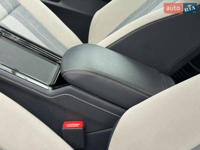 Сірий Фольксваген ID.4, об'ємом двигуна 0 л та пробігом 77 тис. км за 22350 $, фото 28 на Automoto.ua