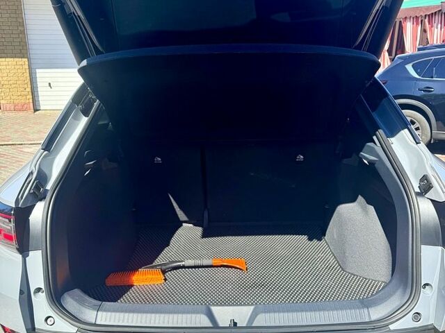 Серый Фольксваген ID.4, объемом двигателя 0 л и пробегом 13 тыс. км за 26500 $, фото 2 на Automoto.ua