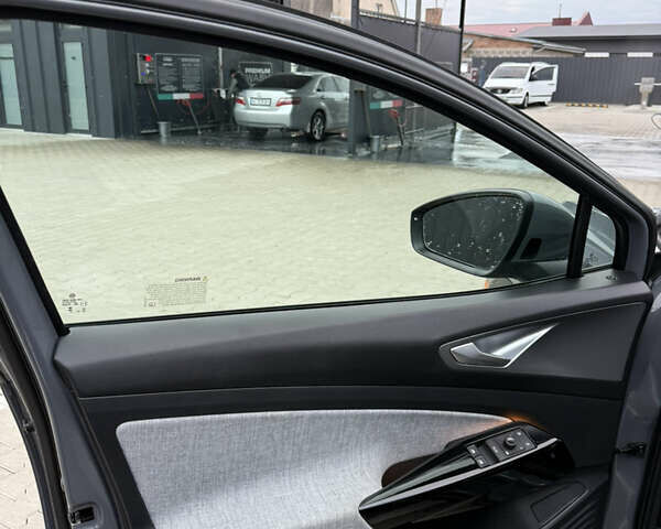 Сірий Фольксваген ID.4, об'ємом двигуна 0 л та пробігом 28 тис. км за 22300 $, фото 25 на Automoto.ua