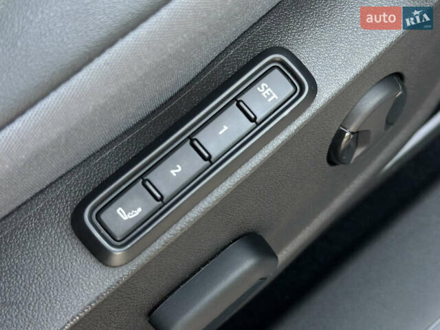 Серый Фольксваген ID.4, объемом двигателя 0 л и пробегом 80 тыс. км за 22500 $, фото 43 на Automoto.ua