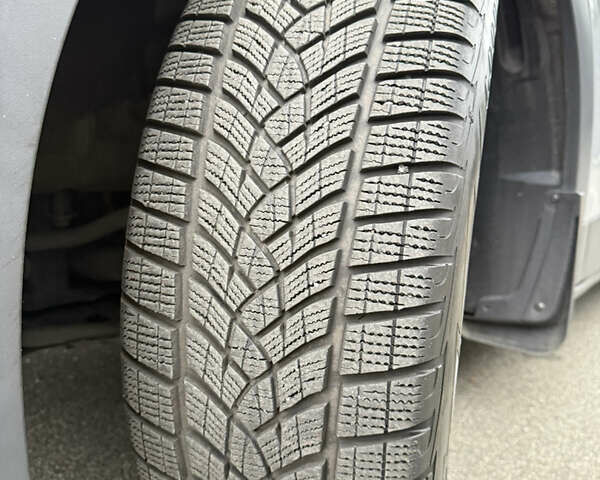 Сірий Фольксваген ID.4, об'ємом двигуна 0 л та пробігом 38 тис. км за 25300 $, фото 23 на Automoto.ua