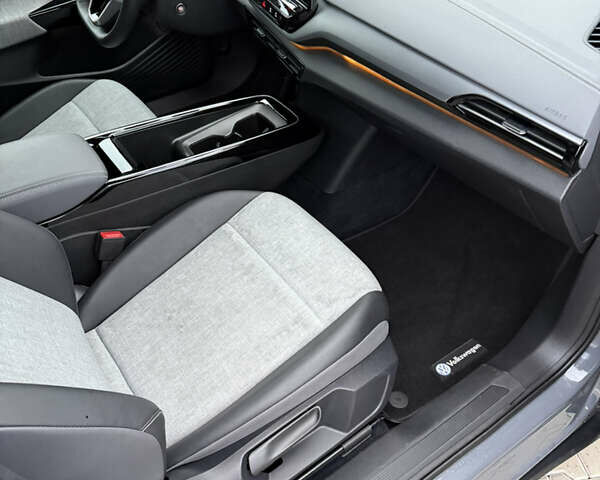 Сірий Фольксваген ID.4, об'ємом двигуна 0 л та пробігом 28 тис. км за 22300 $, фото 27 на Automoto.ua