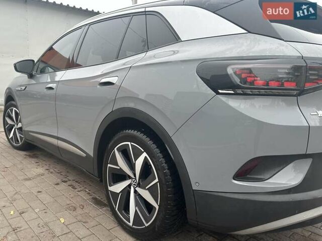 Серый Фольксваген ID.4, объемом двигателя 0 л и пробегом 49 тыс. км за 25999 $, фото 4 на Automoto.ua