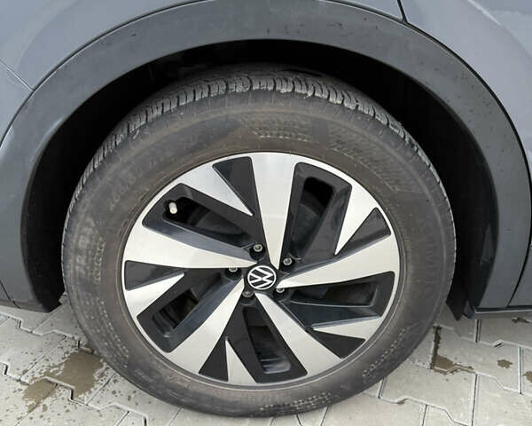 Сірий Фольксваген ID.4, об'ємом двигуна 0 л та пробігом 28 тис. км за 22300 $, фото 15 на Automoto.ua