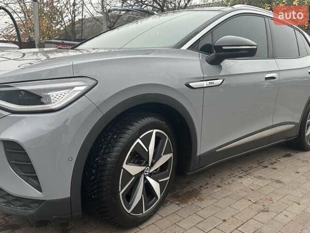 Серый Фольксваген ID.4, объемом двигателя 0 л и пробегом 49 тыс. км за 25999 $, фото 2 на Automoto.ua