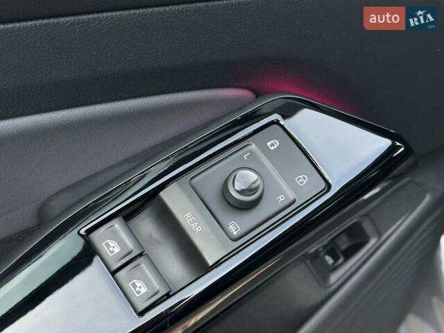 Серый Фольксваген ID.4, объемом двигателя 0 л и пробегом 80 тыс. км за 22500 $, фото 23 на Automoto.ua