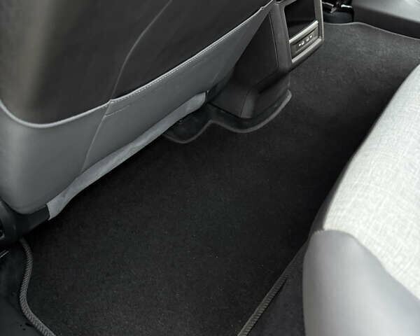 Сірий Фольксваген ID.4, об'ємом двигуна 0 л та пробігом 28 тис. км за 22300 $, фото 31 на Automoto.ua