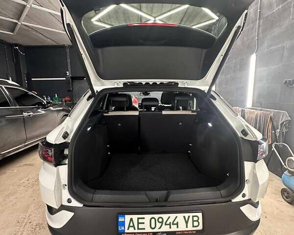 Белый Фольксваген ID.4 Crozz, объемом двигателя 0 л и пробегом 73 тыс. км за 21800 $, фото 4 на Automoto.ua