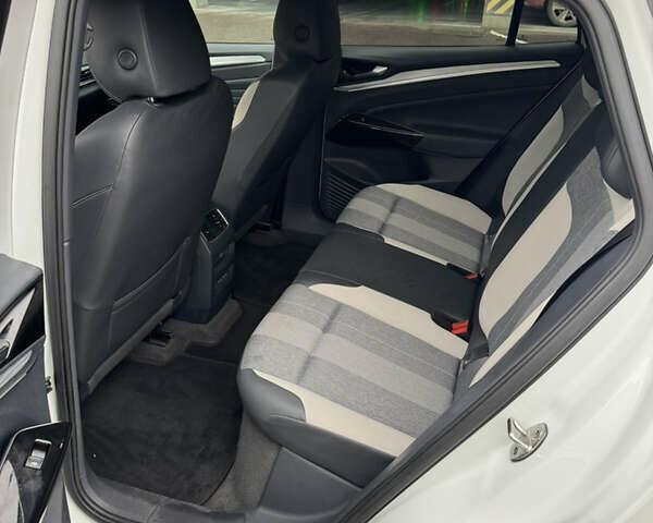 Белый Фольксваген ID.4 Crozz, объемом двигателя 0 л и пробегом 57 тыс. км за 22500 $, фото 7 на Automoto.ua