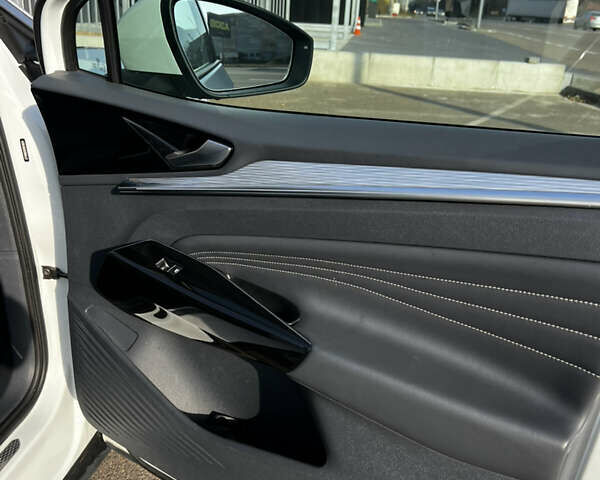 Белый Фольксваген ID.4 Crozz, объемом двигателя 0 л и пробегом 59 тыс. км за 22600 $, фото 11 на Automoto.ua