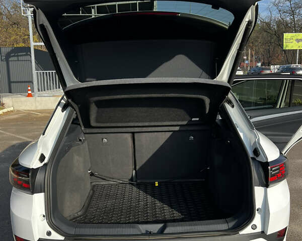 Белый Фольксваген ID.4 Crozz, объемом двигателя 0 л и пробегом 59 тыс. км за 22600 $, фото 13 на Automoto.ua