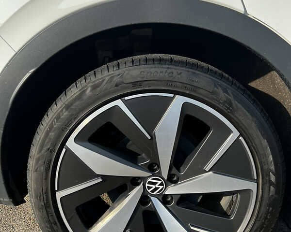 Белый Фольксваген ID.4 Crozz, объемом двигателя 0 л и пробегом 59 тыс. км за 22600 $, фото 8 на Automoto.ua