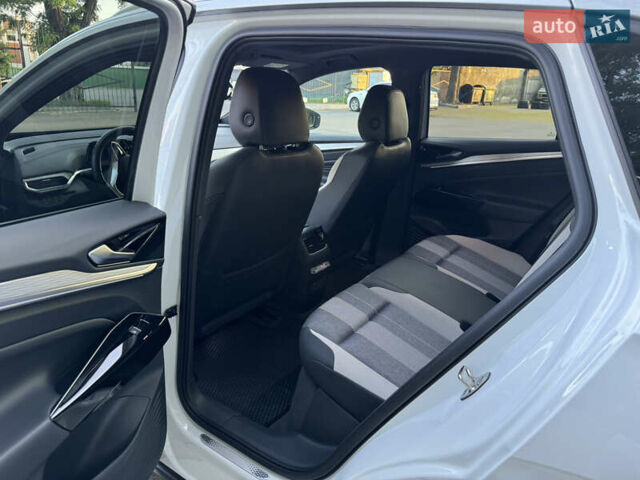 Белый Фольксваген ID.4 Crozz, объемом двигателя 2.5 л и пробегом 28 тыс. км за 24500 $, фото 8 на Automoto.ua