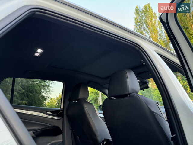 Белый Фольксваген ID.4 Crozz, объемом двигателя 2.5 л и пробегом 28 тыс. км за 24500 $, фото 6 на Automoto.ua