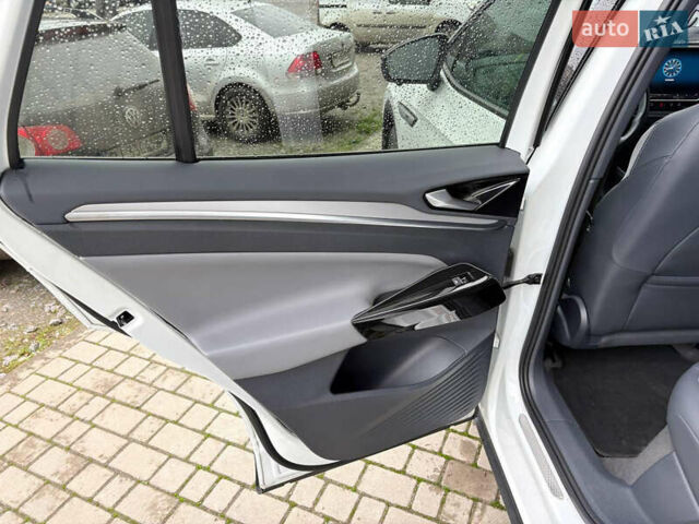 Белый Фольксваген ID.4 Crozz, объемом двигателя 0 л и пробегом 22 тыс. км за 25600 $, фото 9 на Automoto.ua