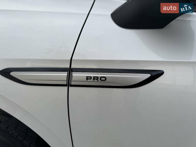 Белый Фольксваген ID.4 Crozz, объемом двигателя 0 л и пробегом 1 тыс. км за 29500 $, фото 3 на Automoto.ua