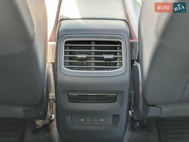 Красный Фольксваген ID.4 Crozz, объемом двигателя 0 л и пробегом 48 тыс. км за 25600 $, фото 29 на Automoto.ua