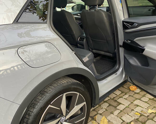 Серый Фольксваген ID.4 Crozz, объемом двигателя 0 л и пробегом 27 тыс. км за 26500 $, фото 4 на Automoto.ua