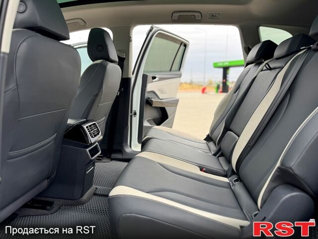 Белый Фольксваген ID.6, объемом двигателя 0 л и пробегом 63 тыс. км за 25999 $, фото 7 на Automoto.ua