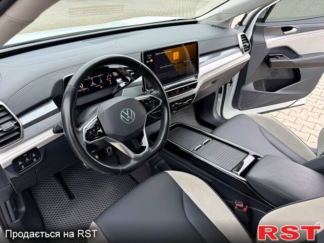 Белый Фольксваген ID.6, объемом двигателя 0 л и пробегом 63 тыс. км за 25999 $, фото 3 на Automoto.ua