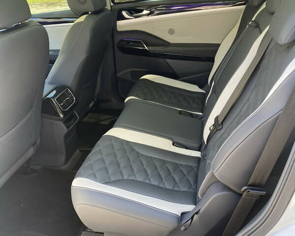 Белый Фольксваген ID.6 Crozz, объемом двигателя 0 л и пробегом 57 тыс. км за 28000 $, фото 10 на Automoto.ua