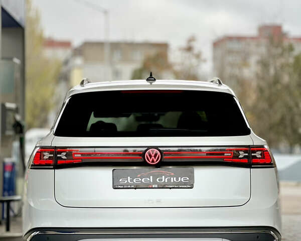 Белый Фольксваген ID.6 Crozz, объемом двигателя 0 л и пробегом 60 тыс. км за 28700 $, фото 4 на Automoto.ua