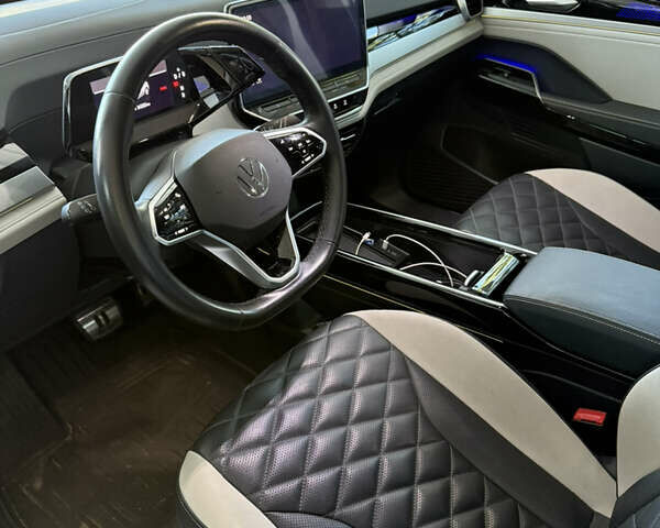 Белый Фольксваген ID.6 Crozz, объемом двигателя 0 л и пробегом 70 тыс. км за 29999 $, фото 1 на Automoto.ua