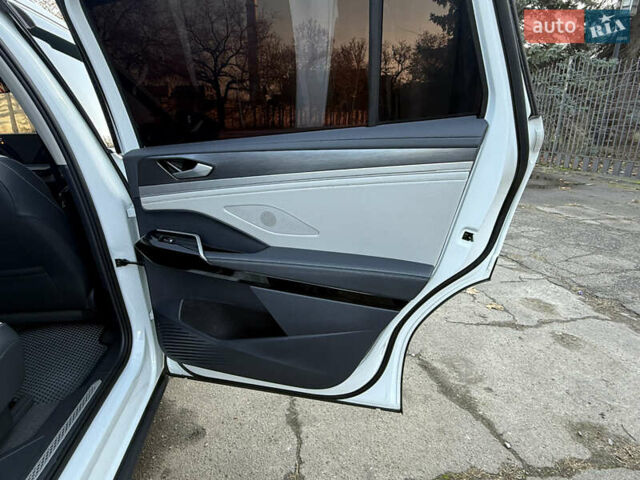 Белый Фольксваген ID.6 Crozz, объемом двигателя 0 л и пробегом 64 тыс. км за 26500 $, фото 27 на Automoto.ua