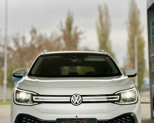 Белый Фольксваген ID.6 Crozz, объемом двигателя 0 л и пробегом 60 тыс. км за 28700 $, фото 1 на Automoto.ua