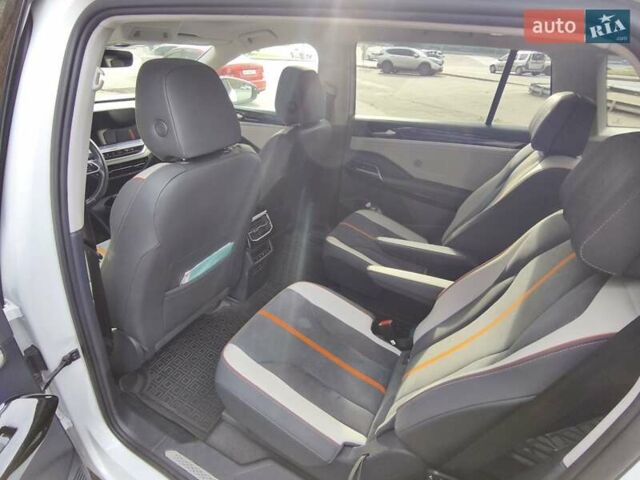 Белый Фольксваген ID.6 Crozz, объемом двигателя 0 л и пробегом 148 тыс. км за 24500 $, фото 8 на Automoto.ua