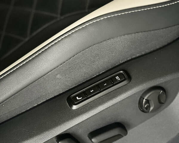 Белый Фольксваген ID.6 Crozz, объемом двигателя 0 л и пробегом 60 тыс. км за 28700 $, фото 22 на Automoto.ua