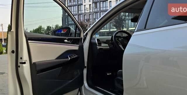 Білий Фольксваген ID.6 Crozz, об'ємом двигуна 0 л та пробігом 27 тис. км за 29500 $, фото 8 на Automoto.ua