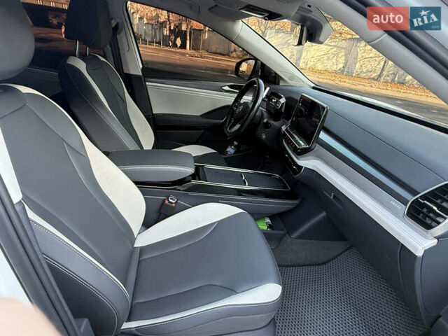 Белый Фольксваген ID.6 Crozz, объемом двигателя 0 л и пробегом 64 тыс. км за 26500 $, фото 30 на Automoto.ua