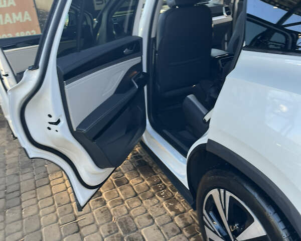 Белый Фольксваген ID.6 Crozz, объемом двигателя 0 л и пробегом 18 тыс. км за 26700 $, фото 13 на Automoto.ua