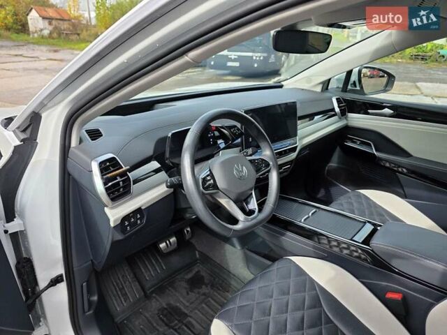 Белый Фольксваген ID.6 Crozz, объемом двигателя 0 л и пробегом 25 тыс. км за 31500 $, фото 36 на Automoto.ua