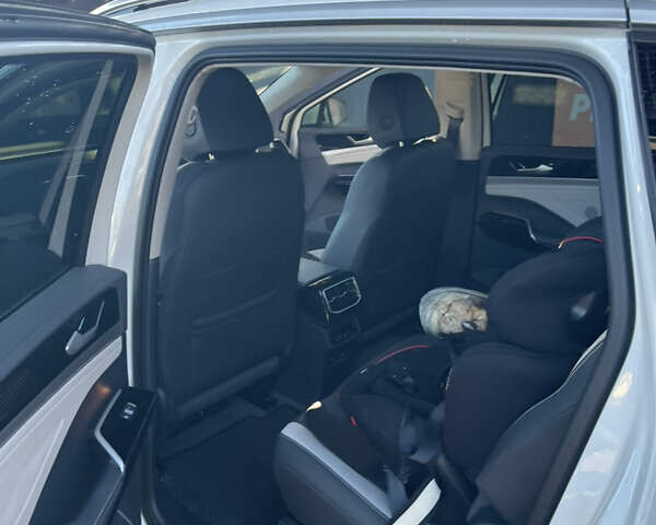 Белый Фольксваген ID.6 Crozz, объемом двигателя 0 л и пробегом 18 тыс. км за 26700 $, фото 14 на Automoto.ua