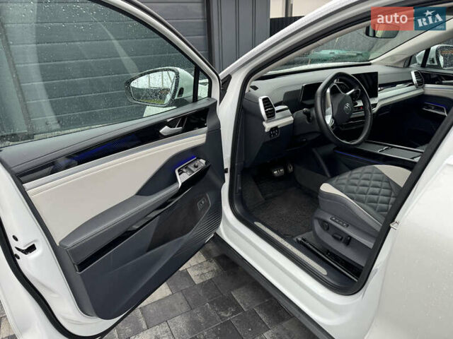 Белый Фольксваген ID.6 Crozz, объемом двигателя 0 л и пробегом 33 тыс. км за 30000 $, фото 2 на Automoto.ua