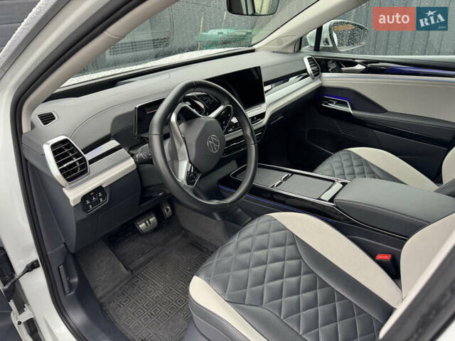 Белый Фольксваген ID.6 Crozz, объемом двигателя 0 л и пробегом 33 тыс. км за 30000 $, фото 3 на Automoto.ua