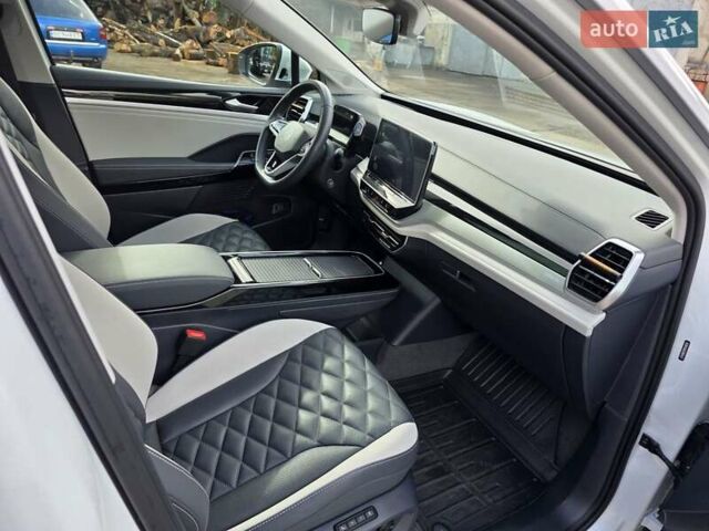 Белый Фольксваген ID.6 Crozz, объемом двигателя 0 л и пробегом 25 тыс. км за 31500 $, фото 16 на Automoto.ua