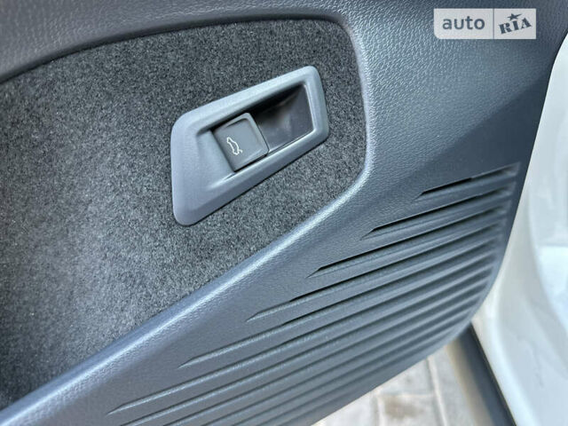 Белый Фольксваген ID.6 Crozz, объемом двигателя 0 л и пробегом 41 тыс. км за 34000 $, фото 26 на Automoto.ua