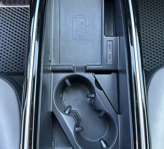 Белый Фольксваген ID.6 Crozz, объемом двигателя 0 л и пробегом 41 тыс. км за 34000 $, фото 50 на Automoto.ua