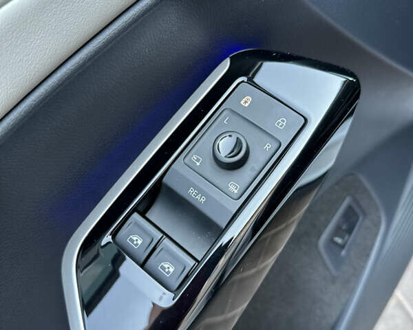 Белый Фольксваген ID.6 Crozz, объемом двигателя 0 л и пробегом 41 тыс. км за 34000 $, фото 25 на Automoto.ua