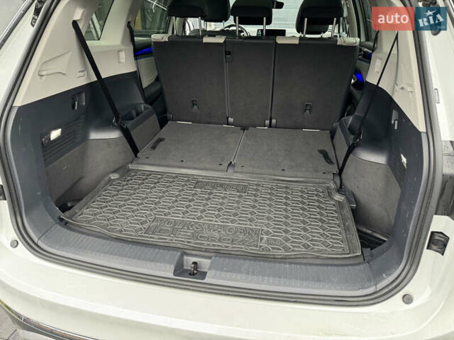 Белый Фольксваген ID.6 Crozz, объемом двигателя 0 л и пробегом 33 тыс. км за 30000 $, фото 10 на Automoto.ua