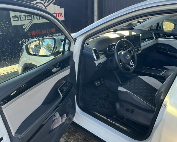 Белый Фольксваген ID.6 Crozz, объемом двигателя 0 л и пробегом 18 тыс. км за 26700 $, фото 2 на Automoto.ua