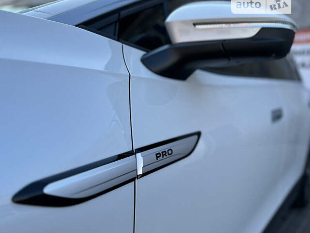 Белый Фольксваген ID.6 Crozz, объемом двигателя 0 л и пробегом 41 тыс. км за 34000 $, фото 10 на Automoto.ua