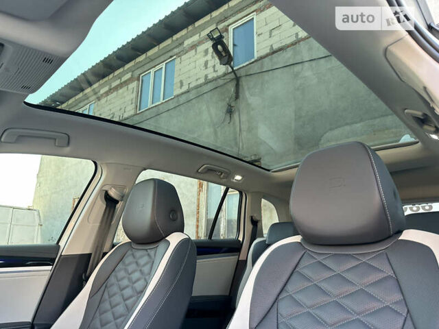 Белый Фольксваген ID.6 Crozz, объемом двигателя 0 л и пробегом 41 тыс. км за 34000 $, фото 64 на Automoto.ua