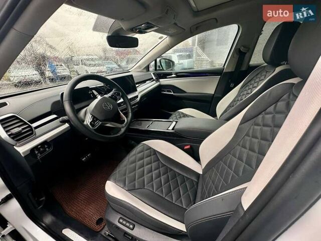 Білий Фольксваген ID.6 Crozz, об'ємом двигуна 0 л та пробігом 22 тис. км за 28497 $, фото 9 на Automoto.ua